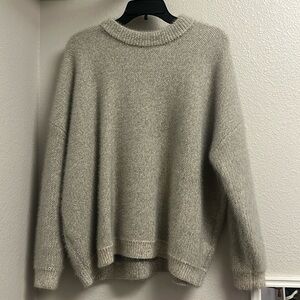 Amber & Aaron Grey Size Large Sweater